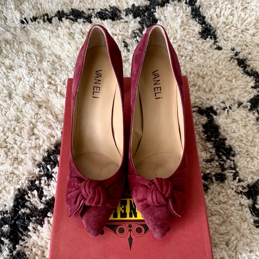 Vaneli Plum Suede pumps with bow detail